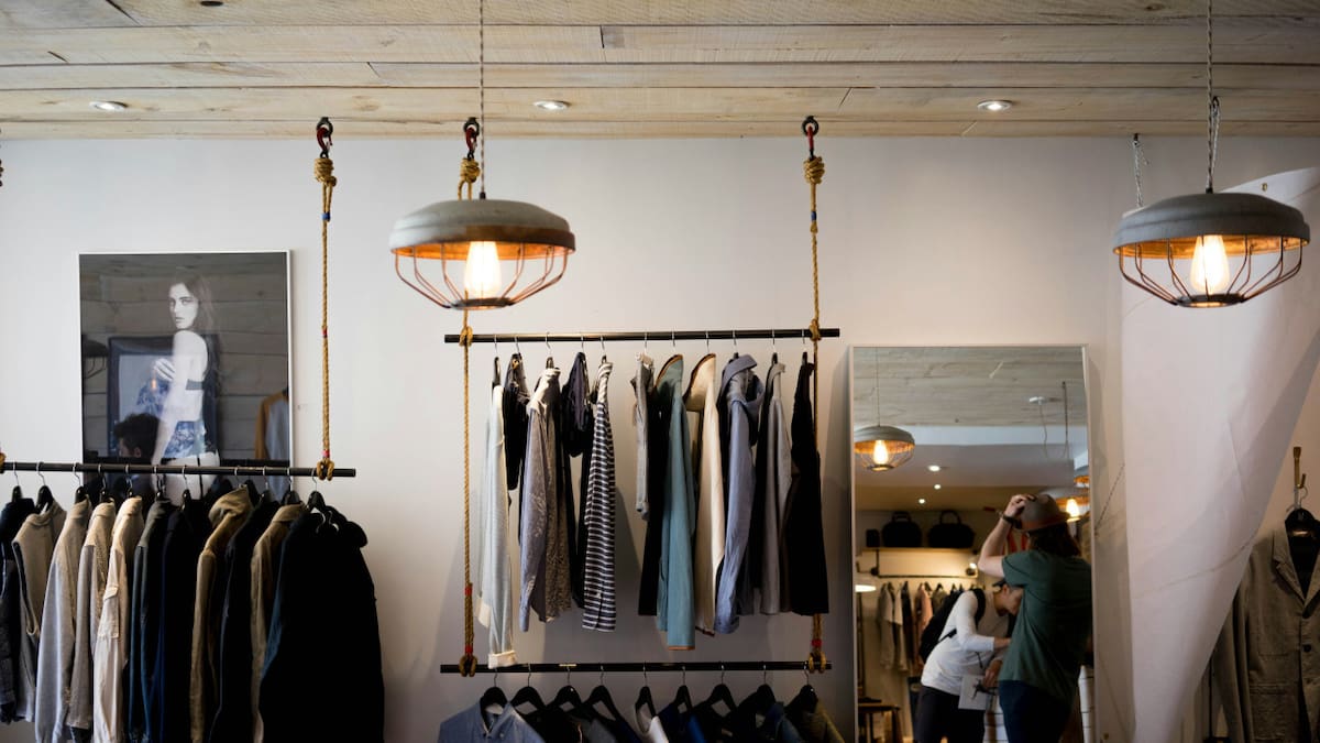 Outlets de moda en CABA: el circuito imperdible de compras donde se consigue ropa de marca muy barata