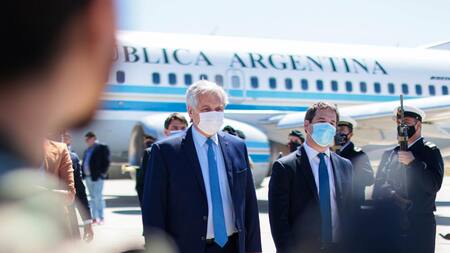 Alberto Fernández al arribar a la ciudad de Comodoro Rivadavia, NA