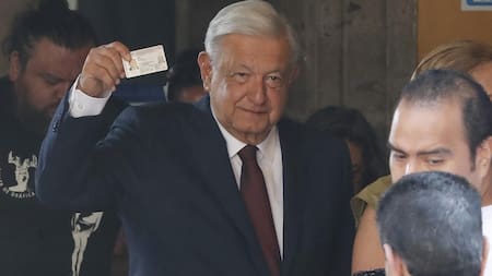 El presidente de México, Andrés Manuel López Obrador asiste a votar en las elecciones generales mexicanas. EFE