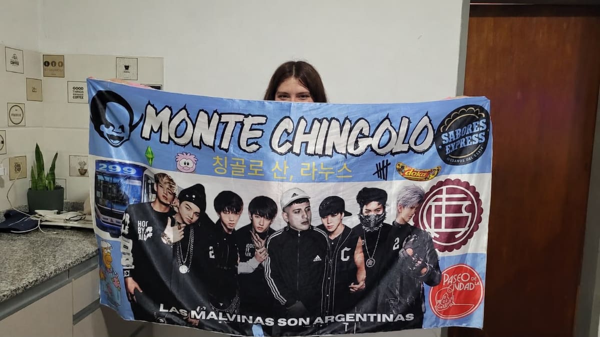 Banderas hechas por las fanáticas de BTS.