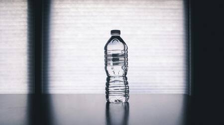 ¿Qué tipo de botella es más inofensiva para la salud y para el medio ambiente? Foto: Unsplash.