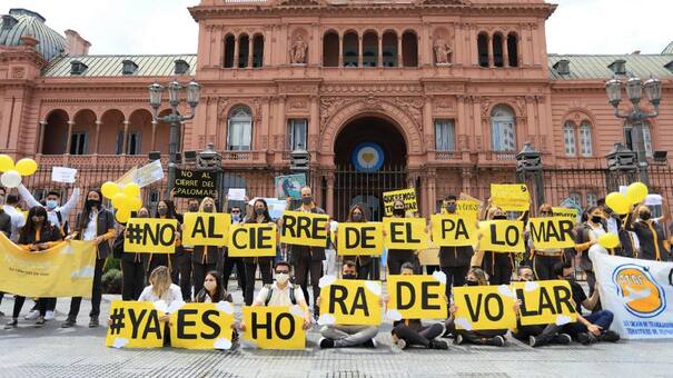 Protesta de trabajadores de la línea aérea Flybondi