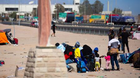 Crisis migratoria en la frontera entre Chile y Perú. Foto: EFE