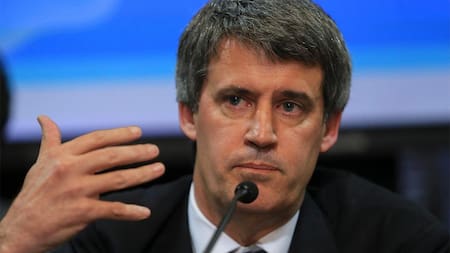 Prat Gay le respondió a Cristina: “Si buscan a quienes fugaron los dólares durante el gobierno anterior, empiecen por su jefa”