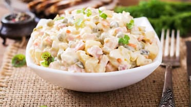 Algunos cambios simples hacen la ensalada rusa más sabrosa y original: el paso a paso para mejorar un acompañamiento delicioso