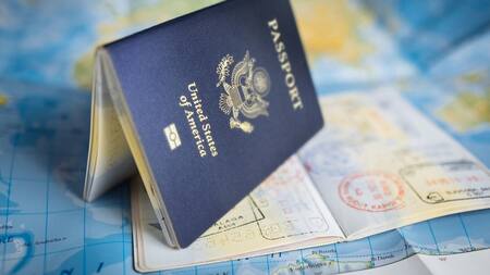 Pasaporte de Estados Unidos. Foto: Unsplash.