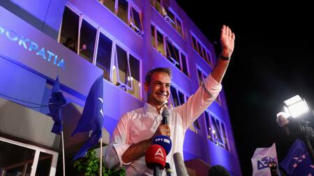 Mitsotakis se queda con la mayoría parlamentaria en Grecia. Foto: Reuters.