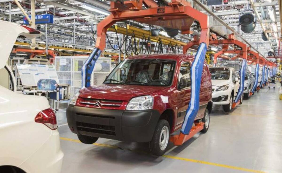 La industria automotriz afectada por el cepo recargado impuesto por el BCRA. Foto: NA.