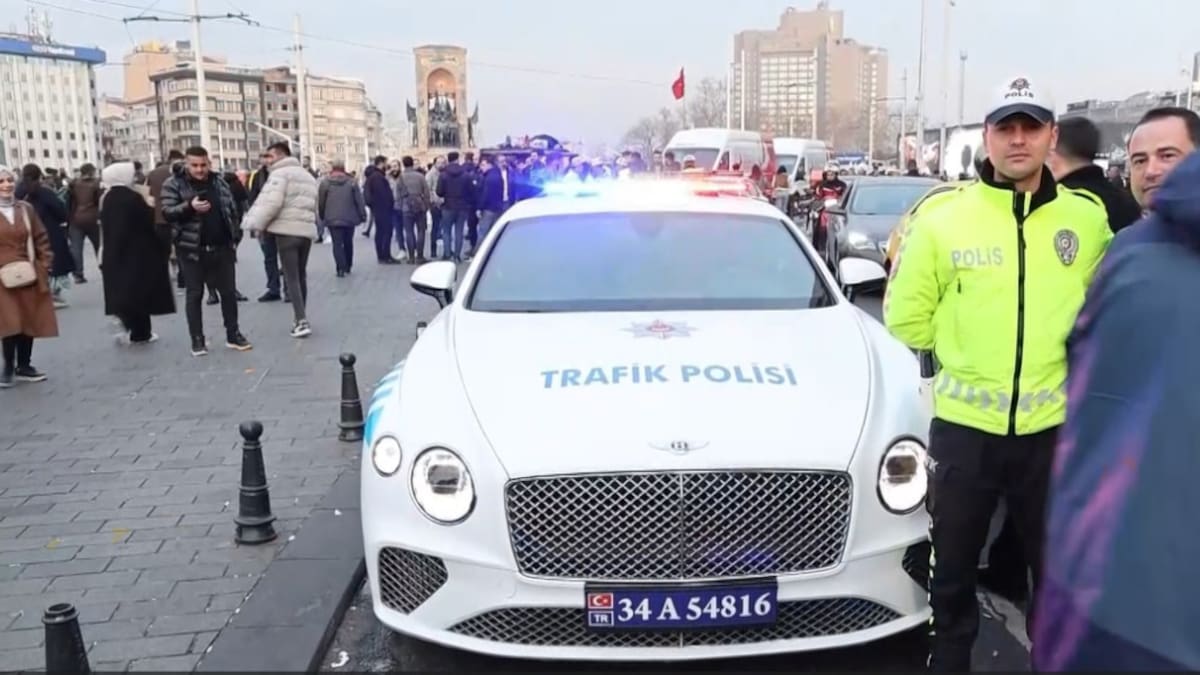Patrullas en Estambul. Foto: EFE.