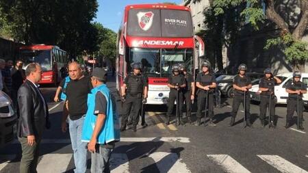 Amenaza de bomba en estadio de Huracán