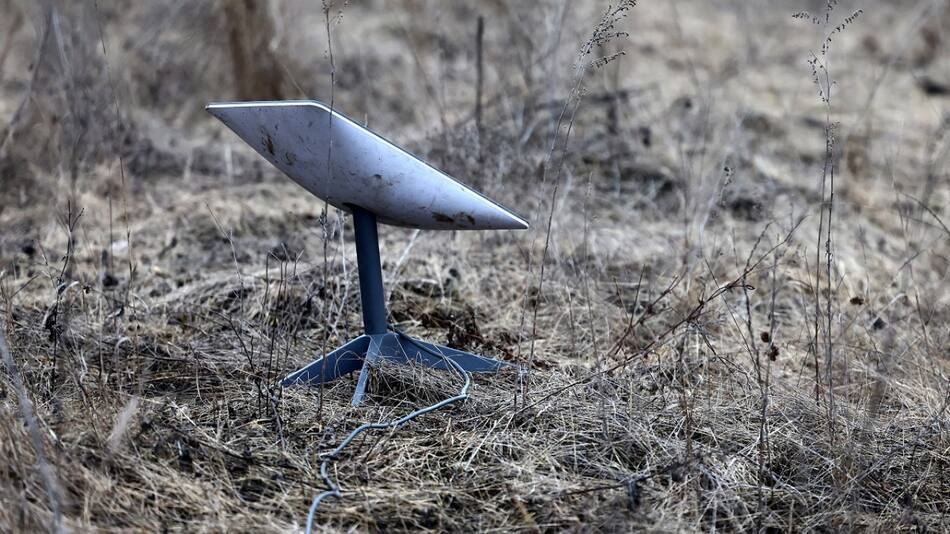 Terminal Starlink en Ucrania. Foto: Reuters.