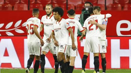 Festejo del Sevilla ante el Barcelona por Copa del Rey, REUTERS