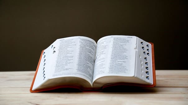 La RAE despejó las dudas: la palabra que todos separan y que debería escribirse junta