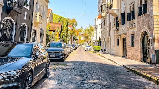Una de las calles más hermosas de CABA con aire europeo: tiene solo una cuadra y pasó por tres nombres distintos
