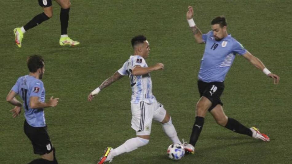 Argentina vs Uruguay, Eliminatorias, Reuters