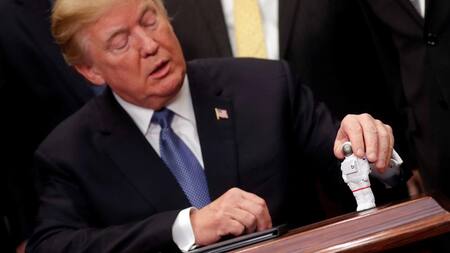 Donald Trump con astronauta