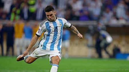 Gonzalo Montiel y el penal que consagró campeón del mundo a Argentina. Foto: Reuters.