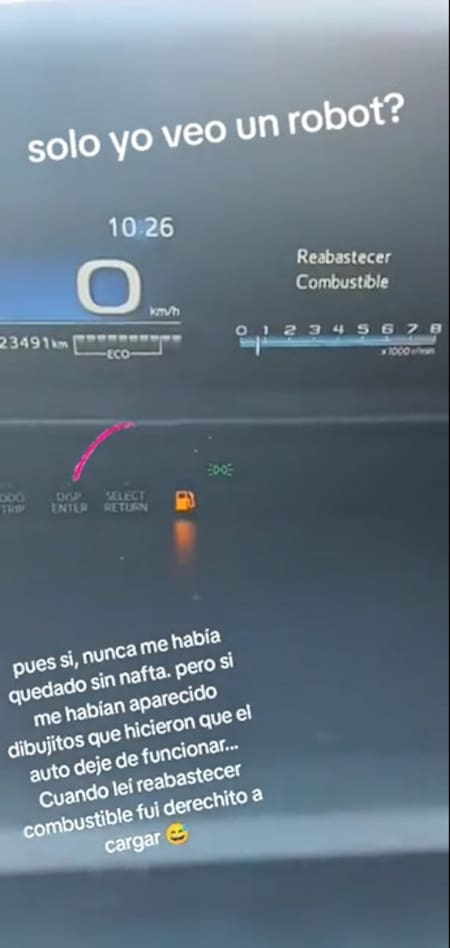 El insólito planteo de la mujer que vio un "robotito" en su auto.