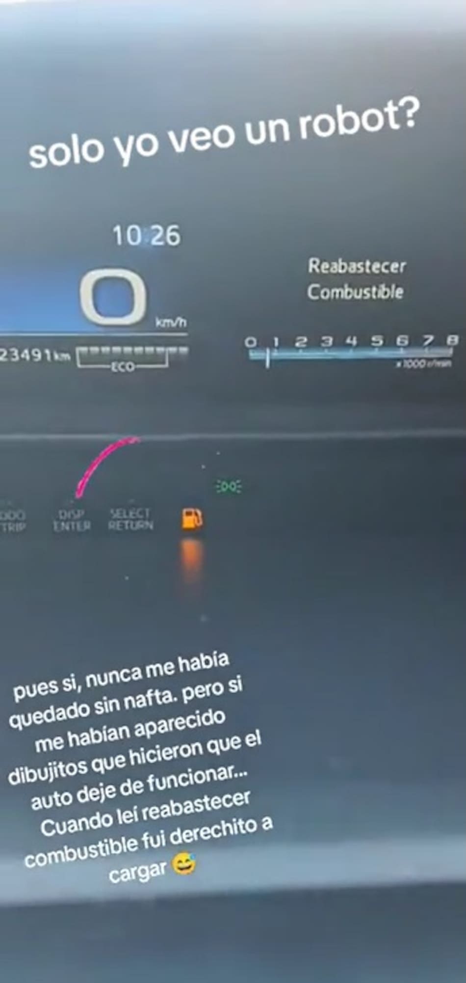 El insólito planteo de la mujer que vio un "robotito" en su auto.