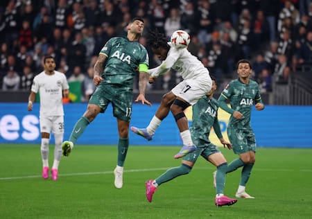 Cristian Romero en el Tottenham. Foto: REUTERS.