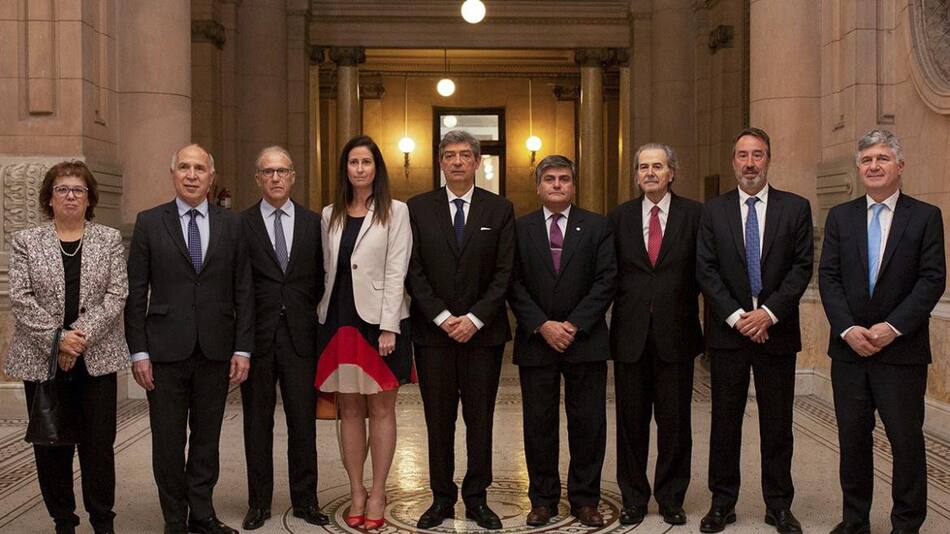 Los jueces de la Corte Suprema con miembros de la Asociación de Magistrados. Foto: Télam.