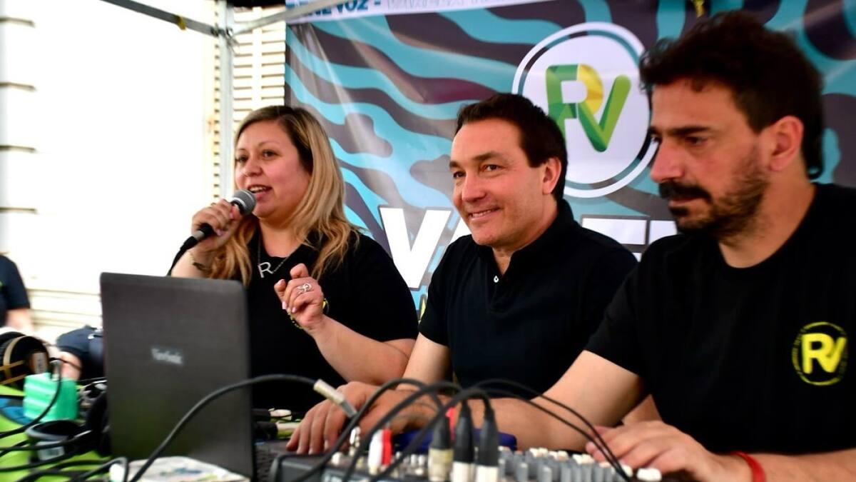 Florencio Varela recibió la primavera con el aniversario de la Radio Municipal, moda y música en vivo