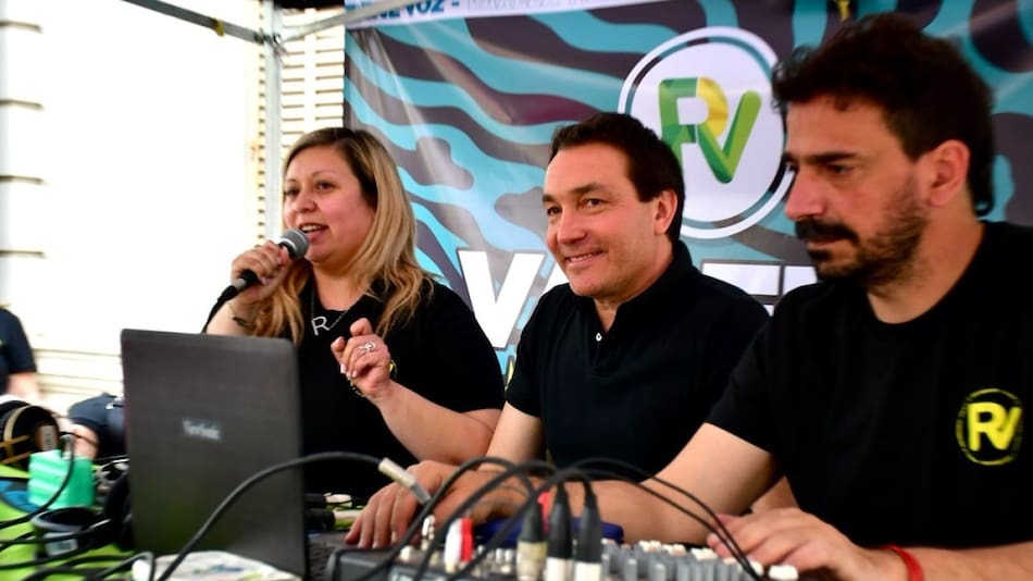 Florencio Varela recibió la primavera con el aniversario de la Radio Municipal, moda y música en vivo
