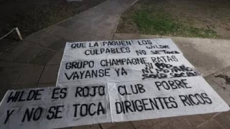 Bandera contra Independiente. Foto: NA.