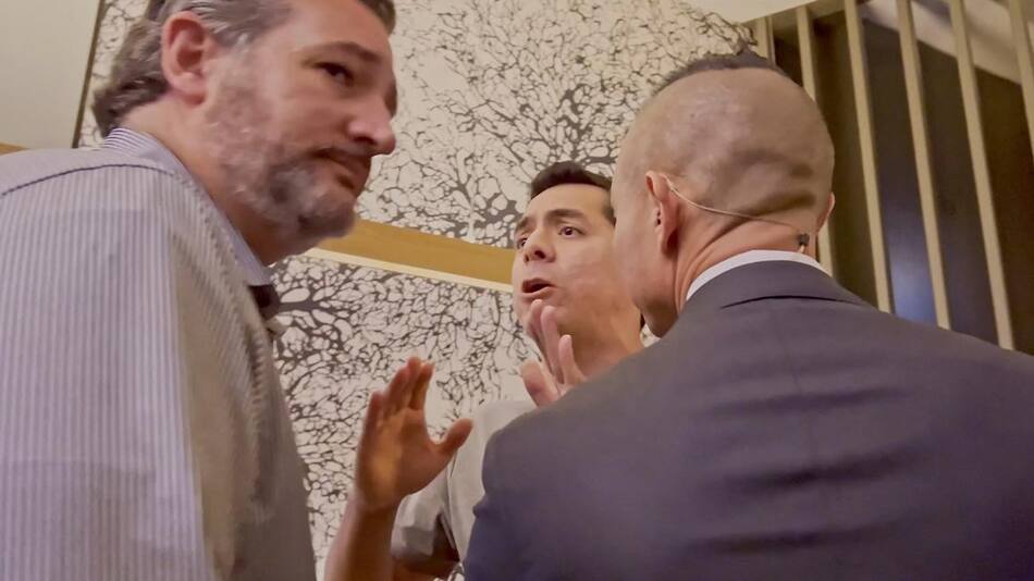 Escrache a Ted Cruz, senador de EE.UU. por la matanza en Texas. Reuters