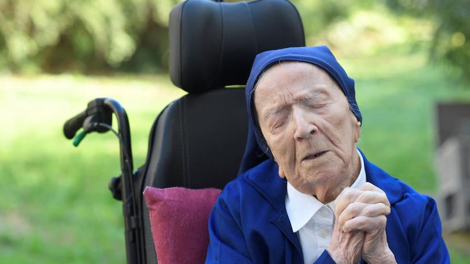 Una monja francesa es ahora la persona más longeva del mundo, AFP