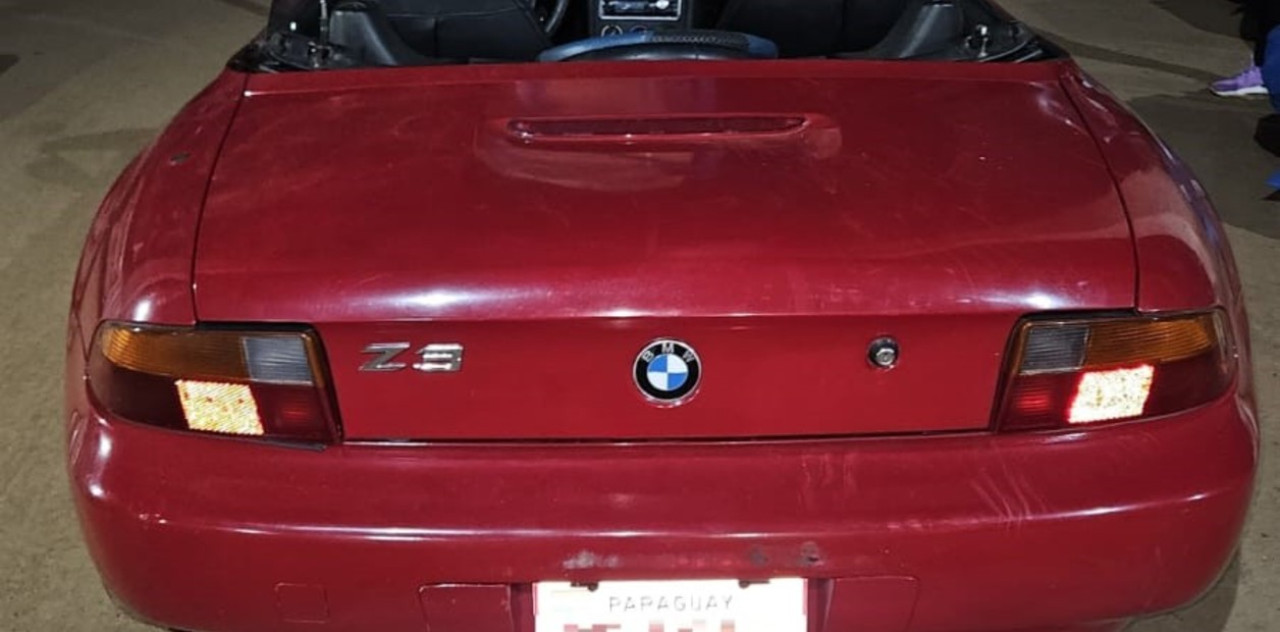 El descapotable tenía patente paraguaya. Foto: Prensa Gendarmería.