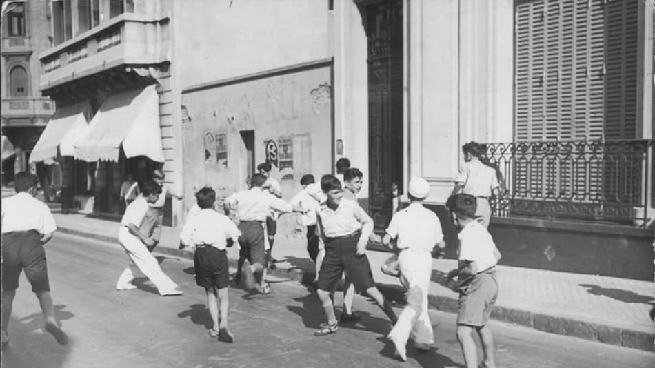 Niños jugando en las primeras décadas del siglo XX. Foto: Archivo General de la Nación