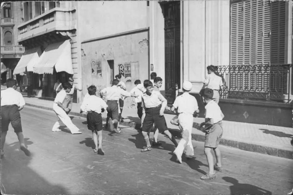 Niños jugando en las primeras décadas del siglo XX. Foto: Archivo General de la Nación