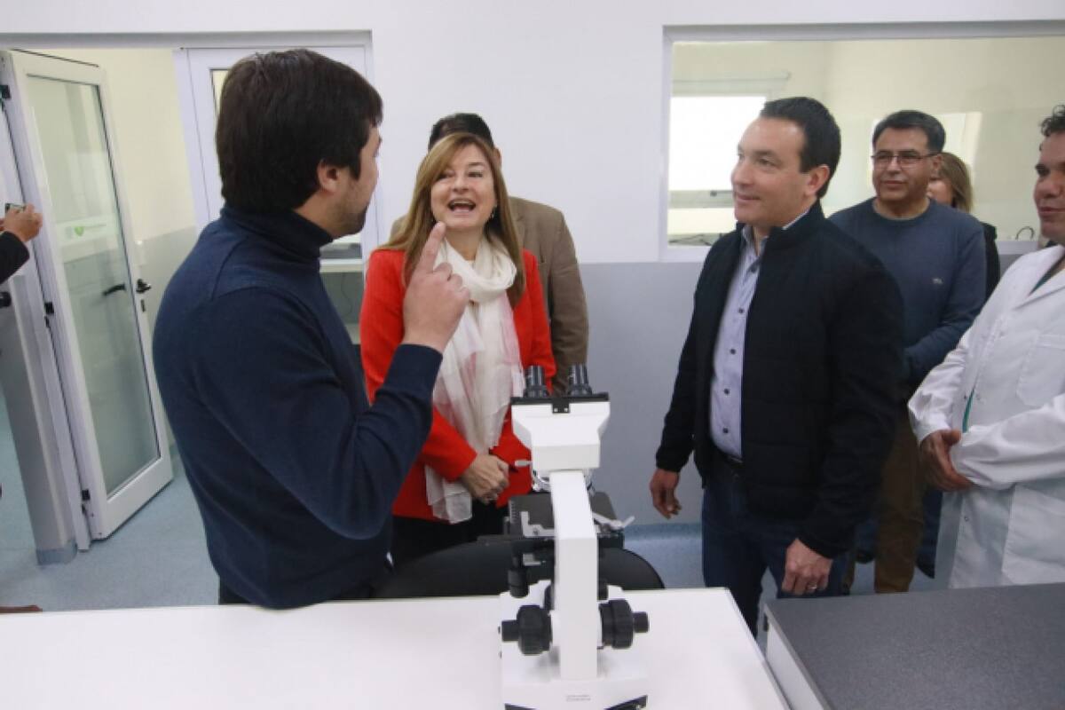 Inauguración de laboratorio en Villa Vatteone. Foto: gba.gob.ar