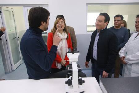 Inauguración de laboratorio en Villa Vatteone. Foto: gba.gob.ar