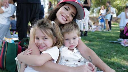 La China Suárez junto a sus hijos. Foto: Instagram @sangrejaponesa.