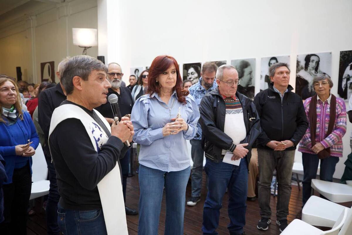 Cristina Fernández de Kirchner participó en la entronización de la Virgen de Luján en el Instituto Patria.
