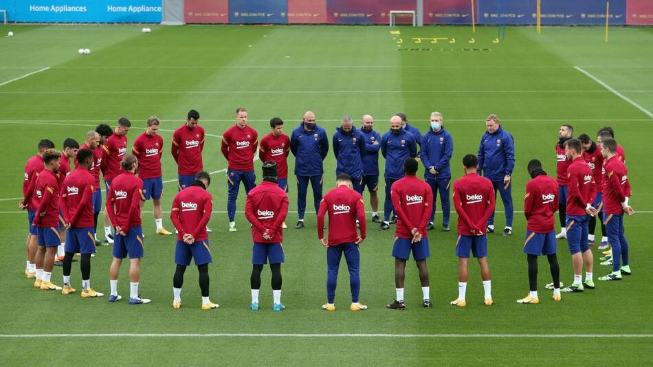 Homenaje del Barcelona a Maradona