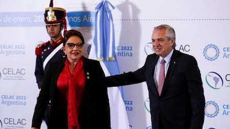 Presidenta hondureña, Xiomara Castro y Alberto Fernández_Reuters