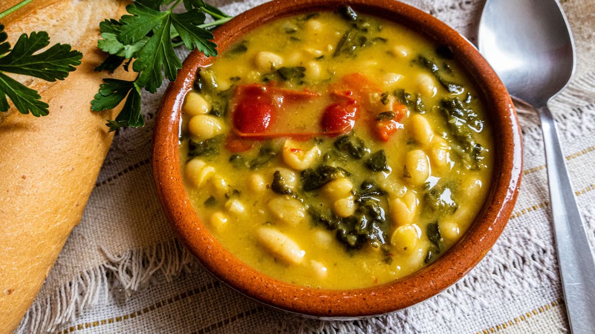 El pueblo bonaerense ideal para comer locro: tradición, historia y sabor criollo a pocos kilómetros de Buenos Aires