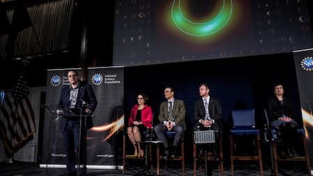 Presentación de foto de agujero negro - Reuters