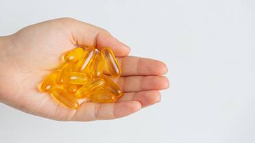 Según Harvard: la vitamina que comienza a causar daño después de los 50 años