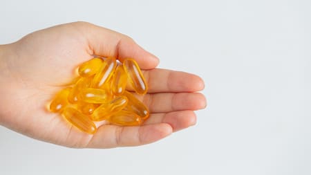 Según Harvard: la vitamina que comienza a causar daño después de los 50 años