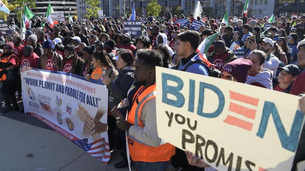 ''Nos ha fallado'': Biden y las promesas de campaña que nunca llegaron para cientos de migrantes