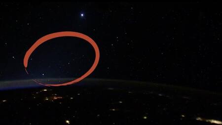 Astronauta de la EEI reveló el misterio de los ovnis luminosos que grabó desde el espacio, foto Twitter Iván Vagner