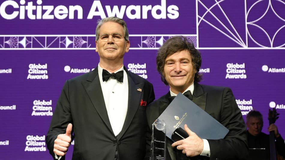 Javier Milei junto al Secretario del Tesoro de los Estados Unidos, Scott Bessent.