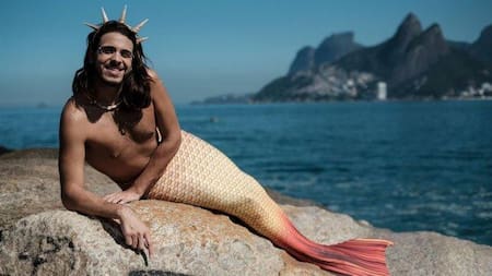 Video: la increíble historia del joven brasileño que se convirtió en sirena