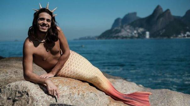 Video: la increíble historia del joven brasileño que se convirtió en sirena
