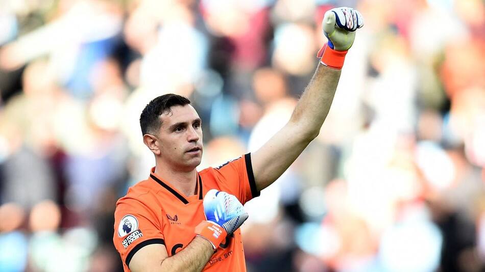Emiliano Martínez vs. Brentford. Foto: Reuters