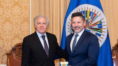 Historico acuerdo de la OEA con la municipalidad de Merlo.